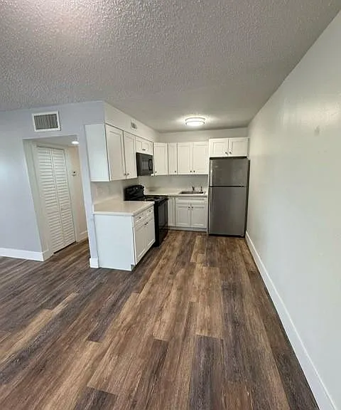 2500 Johnson St #11 — Photo 8