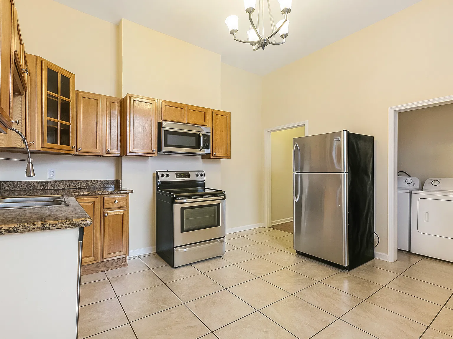 3 bed, 1600 sqft, $1,600 — Photo 4