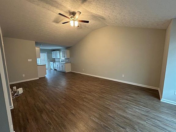 3rd image of 657 Cherry Blossom Rd