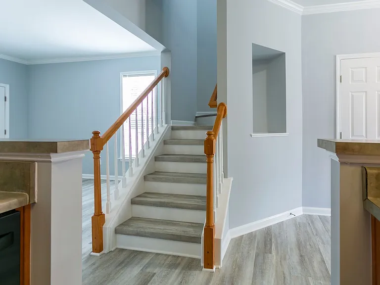 301 Danbury Ct — Photo 8