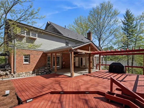 7300 Chattahoochee Bluff Dr, Sandy Springs, GA 30350
