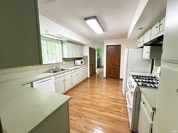 4th image of 963 Eva Ln