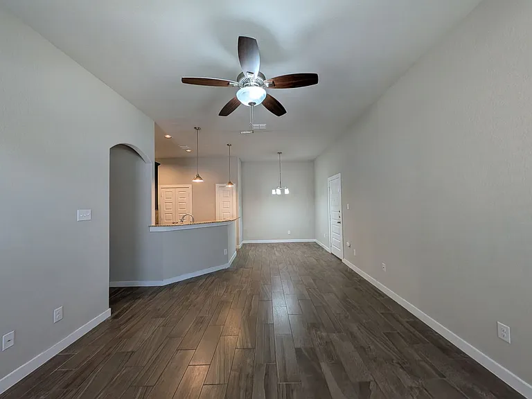 371 Creekside Curv — Photo 2
