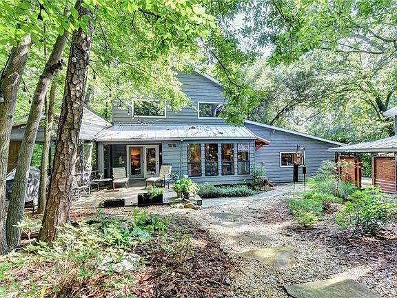 5th image of 547 Lakeshore Dr