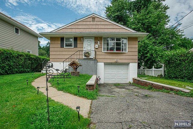 1st image of 634 Harvard St