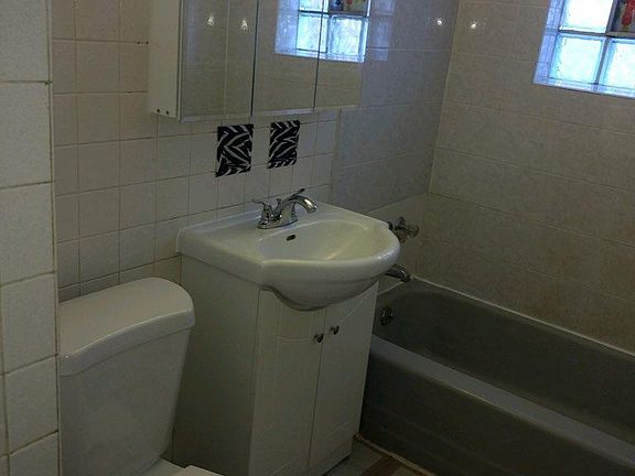 3rd image of 1622 N 31st Ave APT 1A