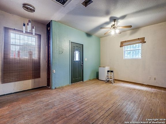 4th image of 3822 W Houston St