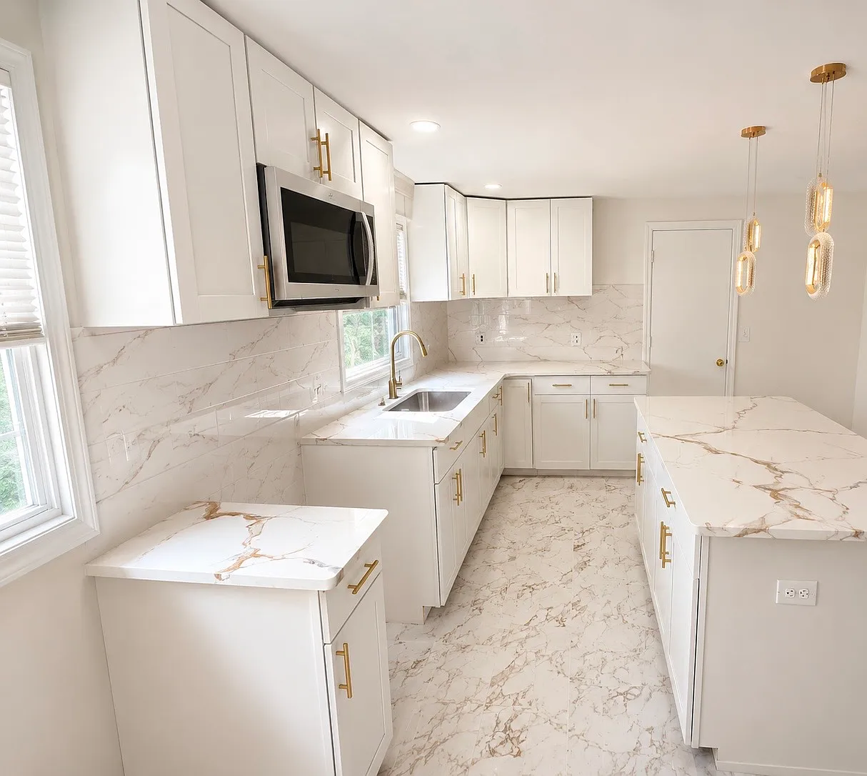 4 bed, 2.5 bath, 1063 sqft, $2,100 — Photo 1