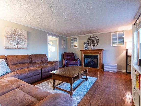 5th image of 916 Laurel Glens Dr