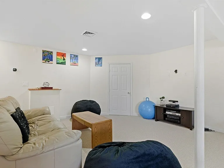 16 Windsor Rd — Photo 18