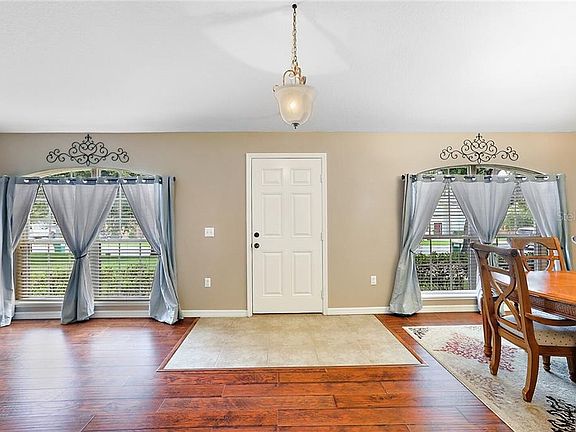 3rd image of 1706 Forest Glen Dr