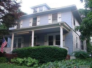 28 E Carver St, Huntington, NY 11743