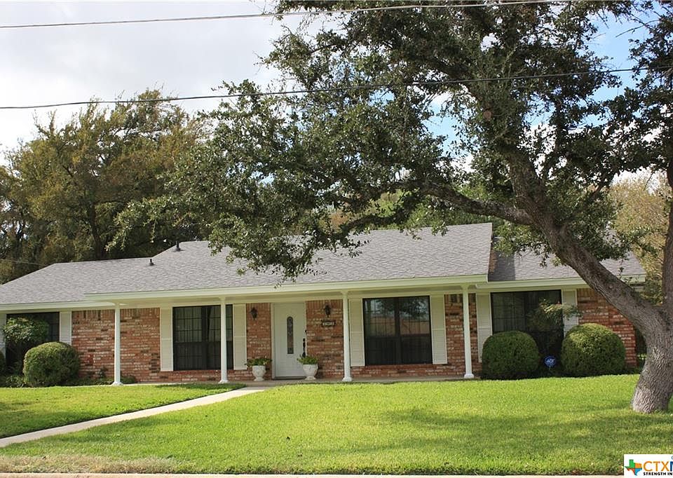 1st image of 702 Cedar Dr