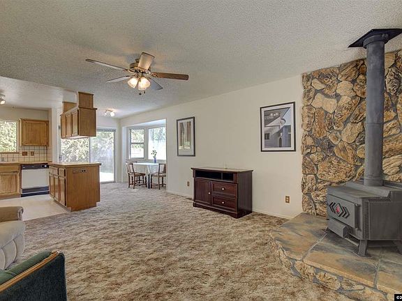 3rd image of 1382 Bumblebee Dr