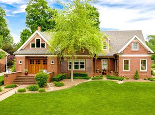 8909 Linn Station Rd, Hurstbourne, KY 40222