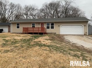 109 S 3rd St, Riverton, IL 62561