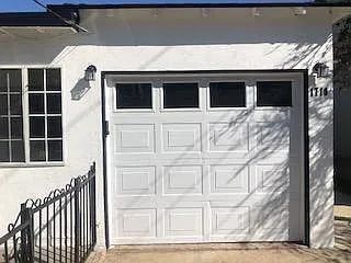 Garage accommodates 1 vehicle
Driveway accommodates 2 vehicles