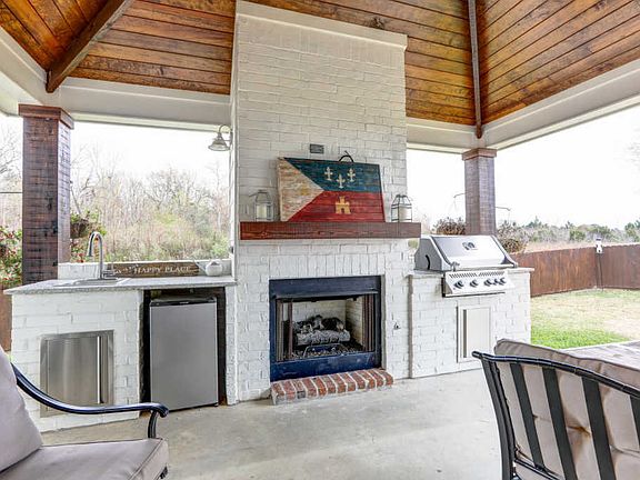 5th image of 304 Whispering Meadows Rd