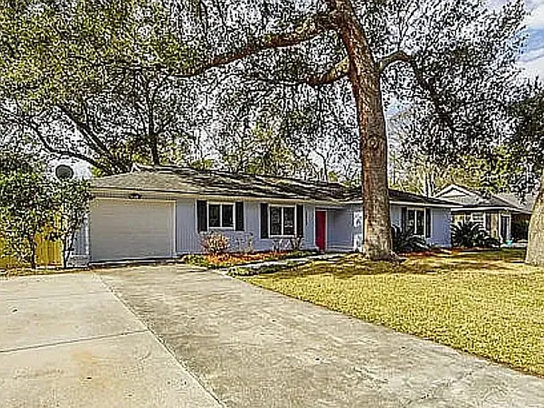 1213 Chicorie Way — Photo 2