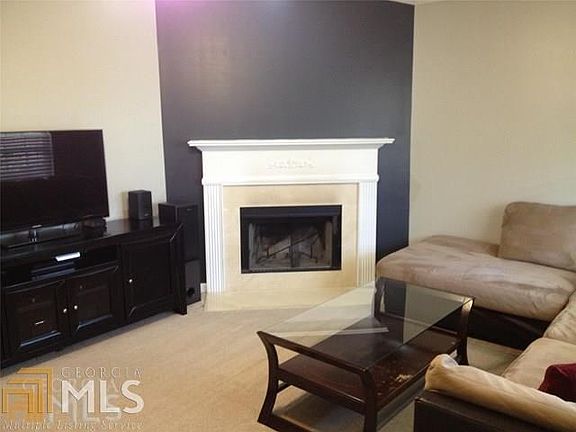 3rd image of 115 Greenfield Ln