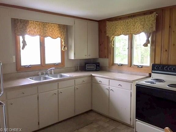 3rd image of 1308 Forest Ave