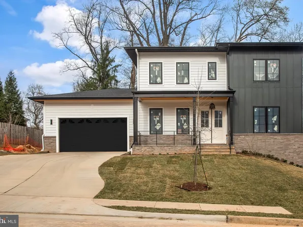 2905 Gray St, Oakton, VA 22124