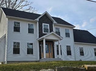 21 Oakwood Ave, Pawcatuck, CT 06379
