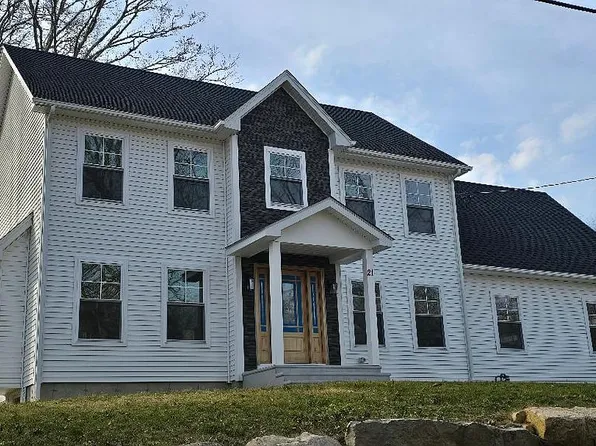 21 Oakwood Ave, Pawcatuck, CT 06379