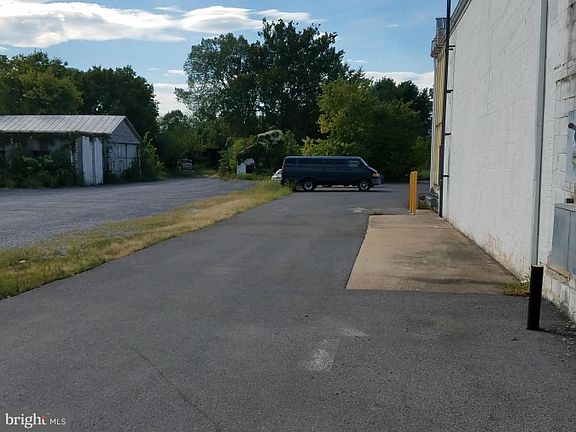 3rd image of 390 E King St Ste 6