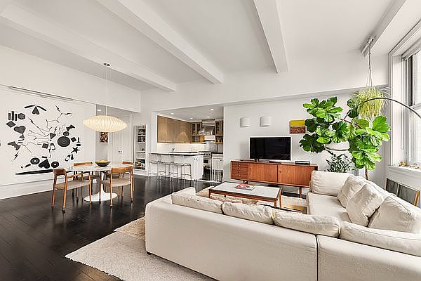 1st image of 161 Grand St #6B