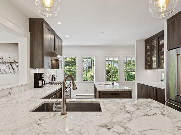 5th image of 38 Brookhouse Dr