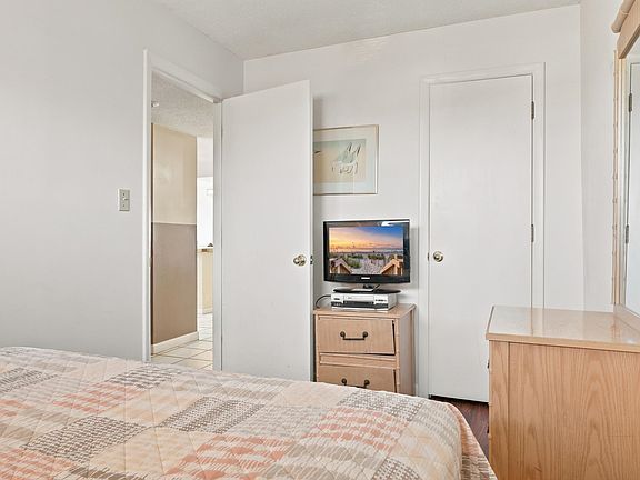 5th image of 912 N Waccamaw Dr. #205