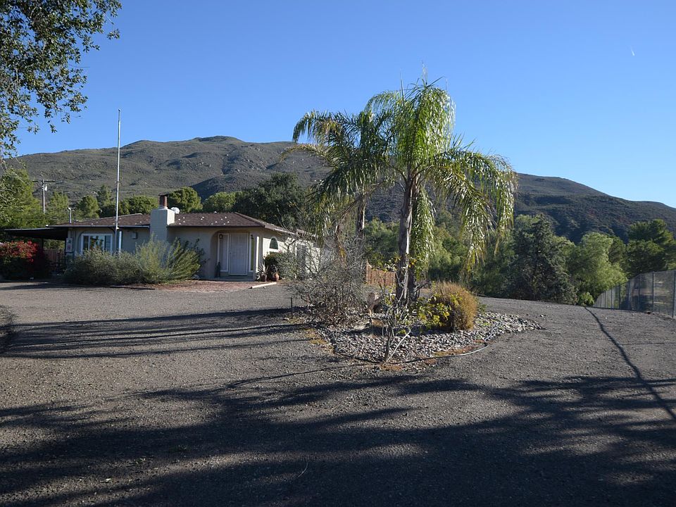 FRONT ENTERANCE WITH CIRCULAR DRIVEWAY