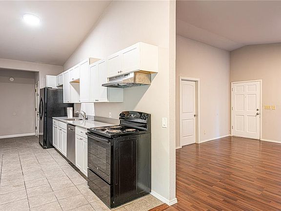 5th image of 2445 W Valley Dr
