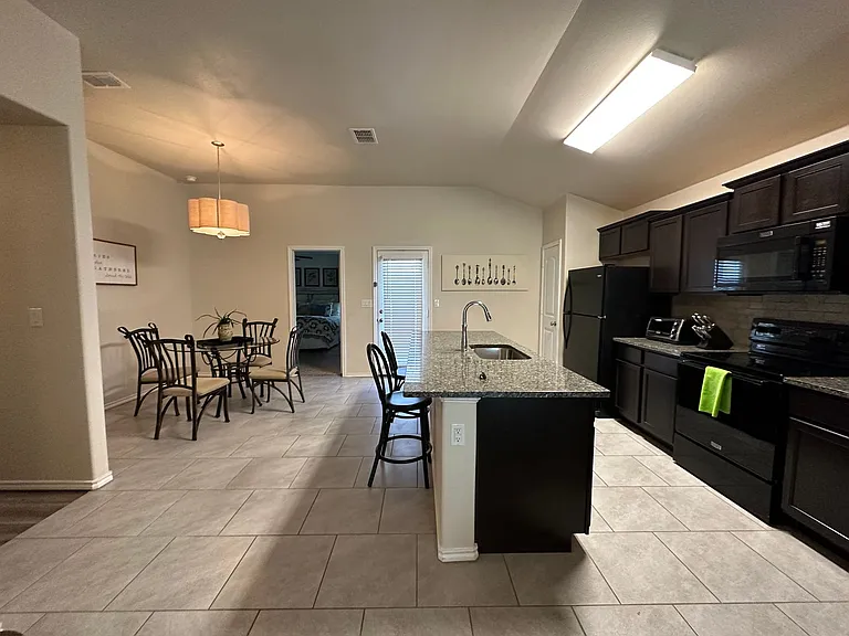13804 Uvalde Ave — Photo 4
