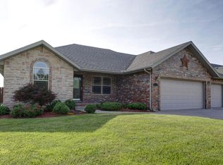 609 N Vermillion Dr, Strafford, MO 65757