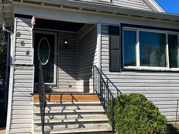 4th image of 264 Roslyn St #1