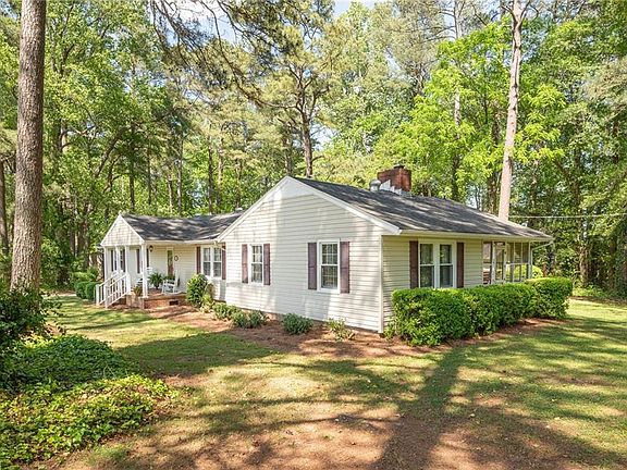 Well established yard.