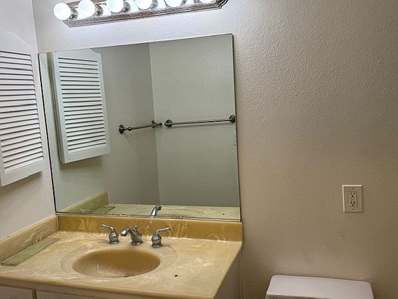 5th image of 804 Loring St #0B-1Ba-554Sqft