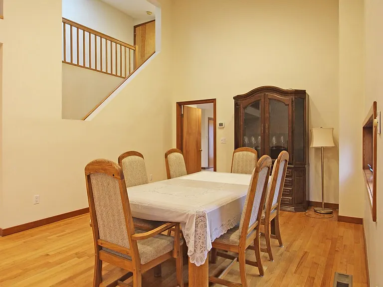 6872 Melrose Dr — Photo 12