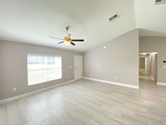 5th image of 52 Oak Cir