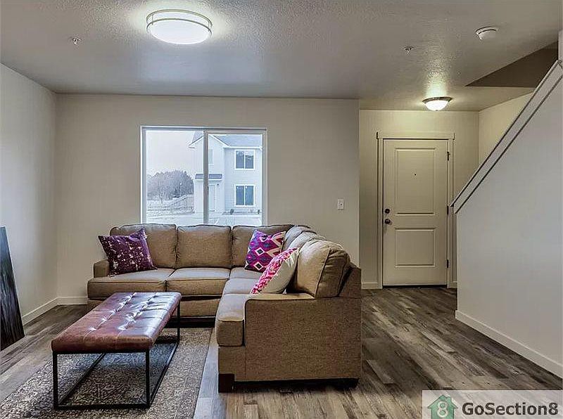 2nd image of 1017 E Iowa Ave