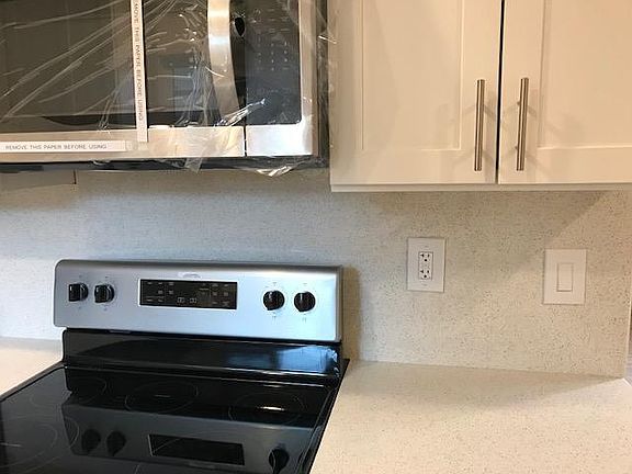 5th image of 19514 Greenwood Dr APT 3