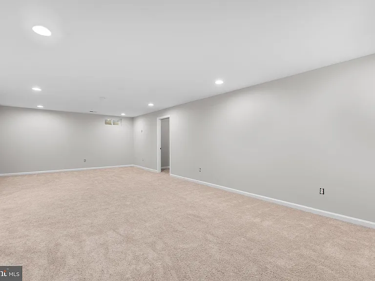 930 Forsythia Ln — Photo 45