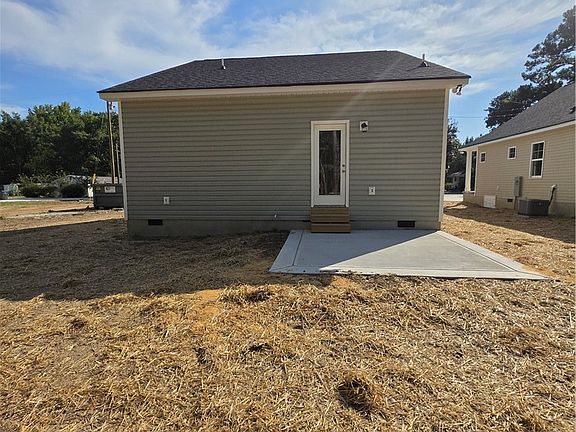 3rd image of 198 Jenkins St