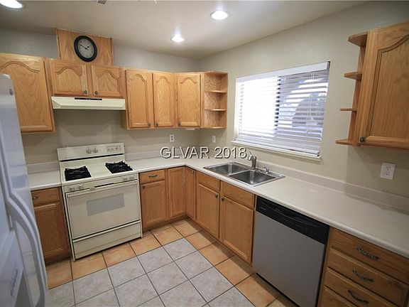 3rd image of 1109 Parliament Pl