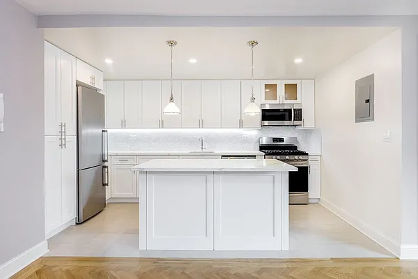 Rented by UES Management | media 23