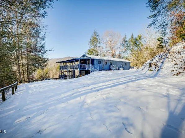 1145 Mew Rd, Castlewood, VA 24224