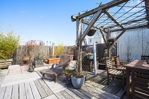 Rented by Daniel Baum & Co | media 16