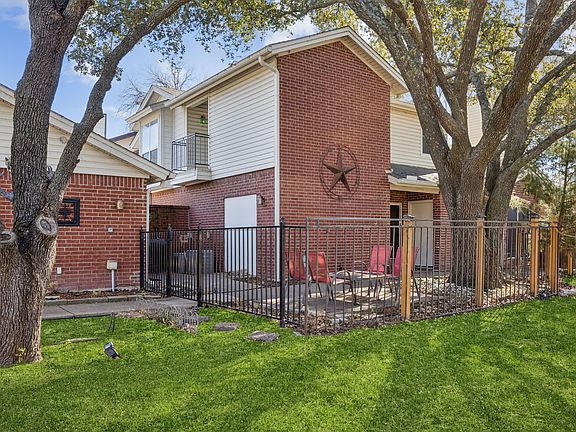 2nd image of 6814 Dolphin Cir